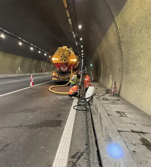 成武隧道排水渠清淤